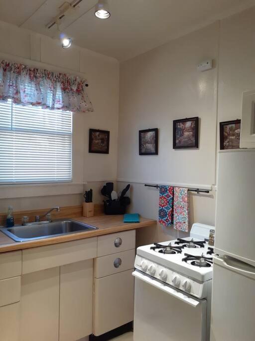 #05 - Lakefront Two Bedroom Cottage- Pet Friendly Хот-Спрингс Экстерьер фото